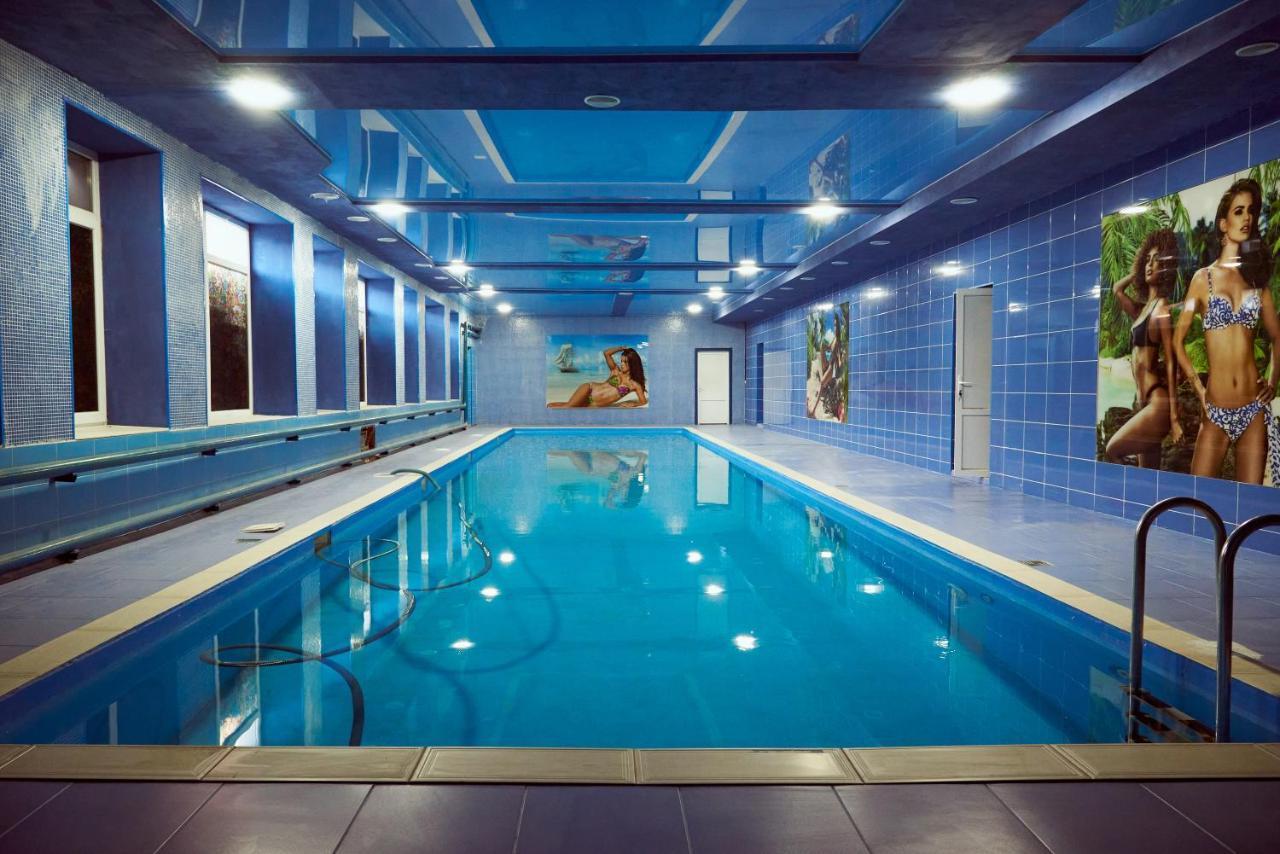 Hotel Royal Poltava Extérieur photo