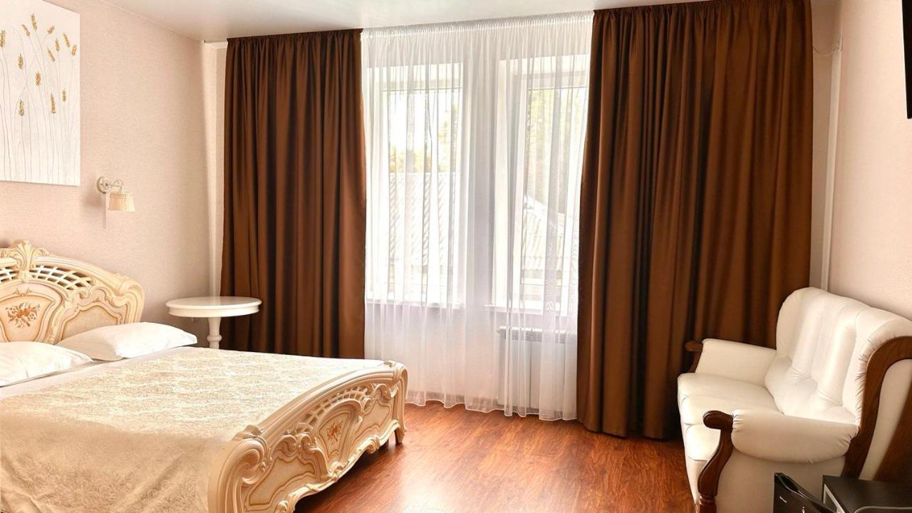 Hotel Royal Poltava Extérieur photo