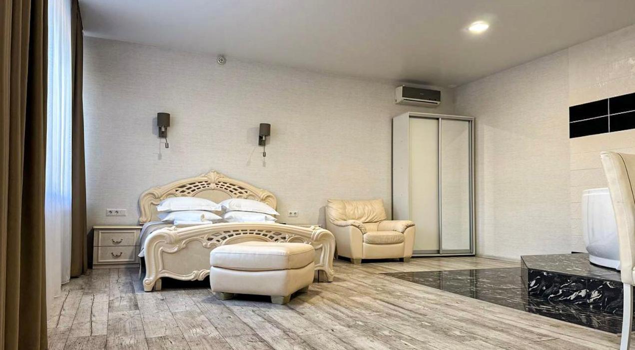 Hotel Royal Poltava Extérieur photo